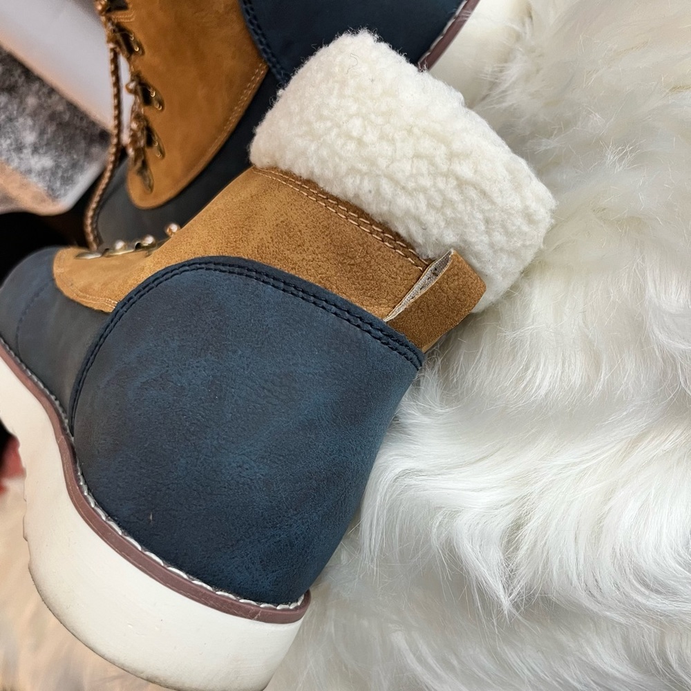 Sporto boots blue with white trim.
